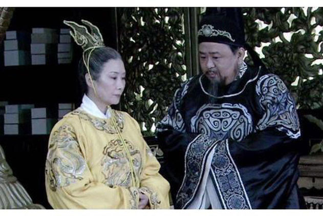 Mơ thấy con vẹt bị gẫy cánh, sợ hãi yêu cầu Địch Nhân Kiệt “giải mộng”, nghe xong Võ Tắc Thiên đỏ mặt hổ thẹn