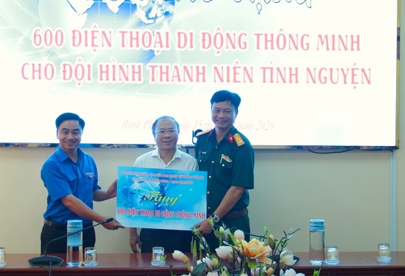 Hơn 2 triệu hộ nghèo, cận nghèo sẽ được cấp phát smartphone