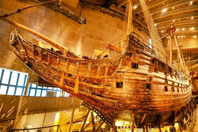 Thành lập năm 1990, bảo tàng Vasa là bảo tàng hàng hải được đặt tại thành phố Stockholm, Thụy Điển. Trang web của bảo tàng Vasa giới thiệu đây là nơi trưng bày của con tàu Vasa từng bị chìm ở Stockholm năm 1628. Sau hơn 300 năm, con tàu này vẫn được Thụy Điển bảo tồn nguyên vẹn. Bảo tàng Vasa hiện là bảo tàng được nhiều người tham quan nhất ở Stockholm, tàu Vasa cũng là con tàu thế kỷ 17 được bảo quản tốt nhất thế giới. Ảnh: SouthBeach Acumen.