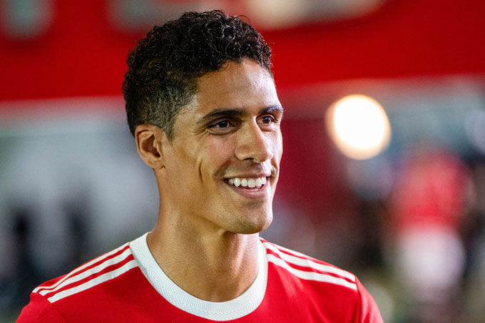 Varane nói gì trong buổi trả lời phỏng vấn đầu tiên tại Man United