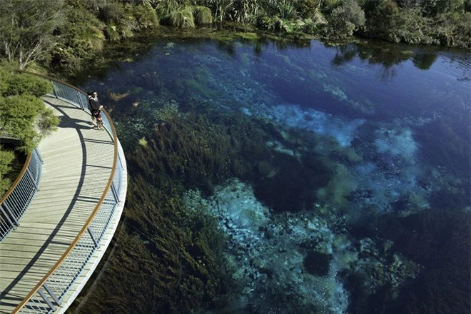 Chiêm ngưỡng hồ nước ngọt sạch nhất thế giới mà con người từng biết đến - Ảnh 8.