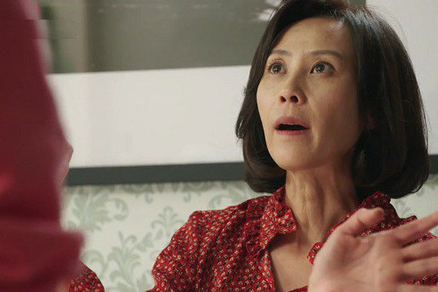 Chồng ốm phải vay nợ tiền tỷ để chạy chữa, đến ngày xuất viện, vợ choáng váng khi nghe được chuyện mẹ chồng nói riêng với con trai