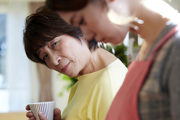 Không muốn mẹ chồng chăm sóc trong lúc ở cữ, con dâu bỏ ra 90 triệu đồng kèm 1 tuyên bố khiến cả gia đình căng thẳng