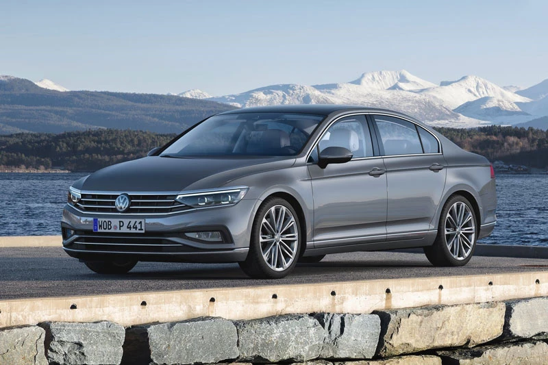 10. Volkswagen Passat (doanh số: 3.560 chiếc).