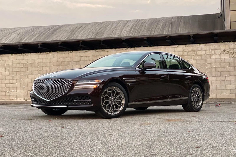 2. Genesis G80 2021 (điểm số: 9,7/10) - xe sedan hạng sang cỡ trung.