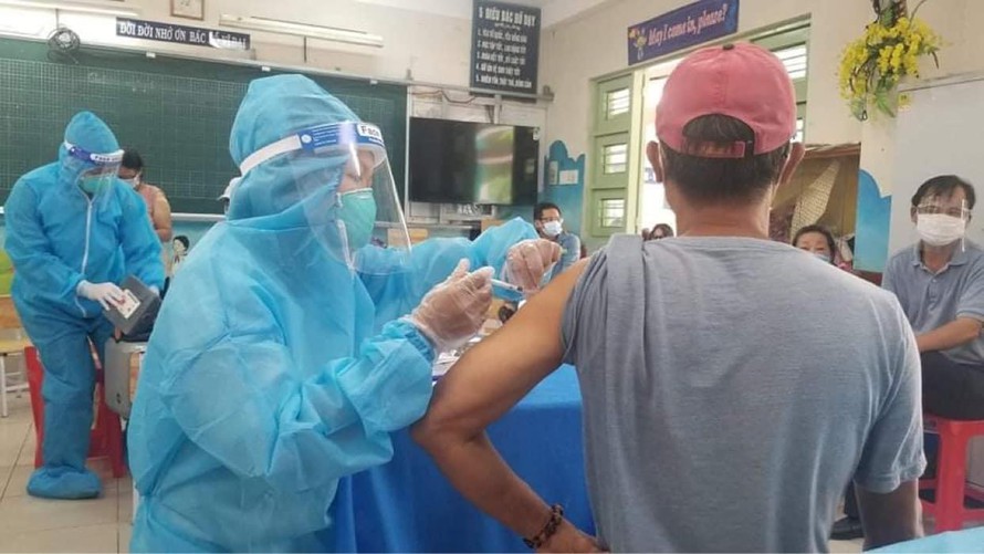 Đã tiêm gần 16 triệu liều vaccine COVID-19, chuyên gia khuyến cáo mốc thời gian tiêm chủng