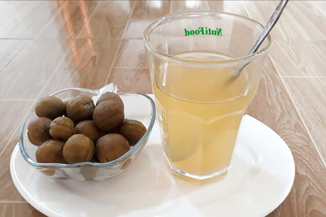 Cách làm sấu ngâm đường giòn ngon không bị đóng váng