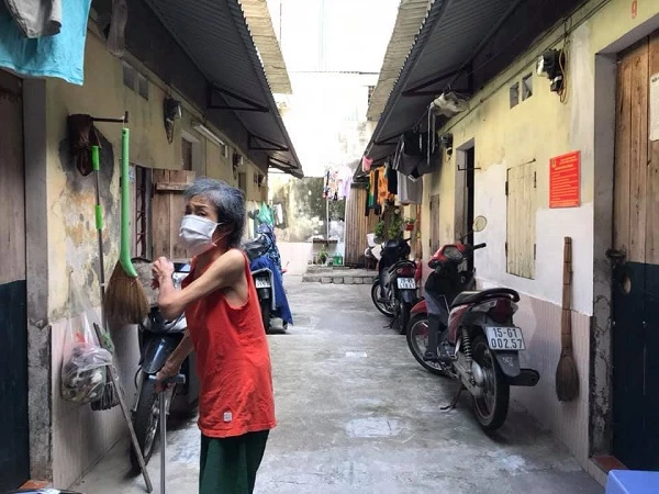 Bà Lan đang sống trong khu trọ ở ngõ 345 Khương Trung, cũng với những lao động nghèo, sinh viên.