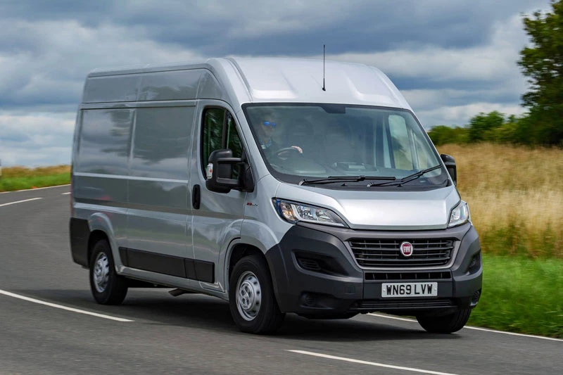 7. Fiat Ducato (doanh số: 4.000 chiếc).