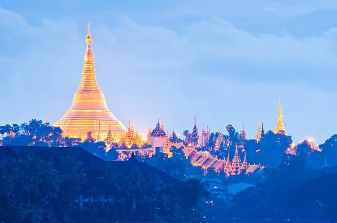 Yangon là thành phố lớn nhất Myanmar, đồng thời cũng là trung tâm kinh tế, nút giao thông quan trọng và sở hữu nhiều điểm du lịch nổi tiếng thế giới. Tuy nhiên, vào tháng 11/2005, Hội đồng Hành chính Quân sự Myanmar đã quyết định dời đô từ Yangon về Naypyidaw. Ảnh: Jingphaw.