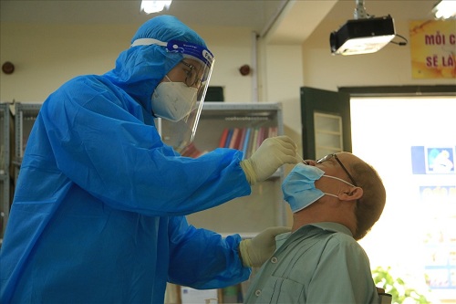 Hà Nội xét nghiệm diện rộng đợt 2, bóc tách F0 tại các khu vực ‘vùng đỏ’