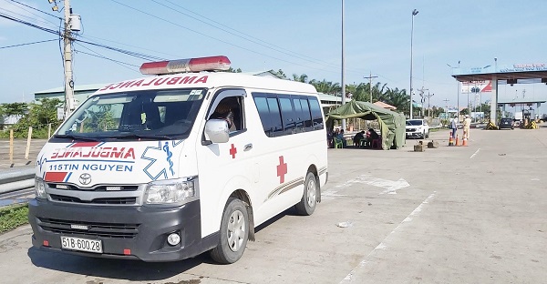 Tiền Giang: Thuê xe cứu thương về quê khi đang bị yêu cầu cách ly tại nhà