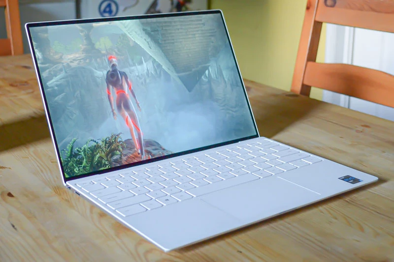 3. Dell XPS 13 cuối năm 2020 (giá khởi điểm: 2.499 USD).