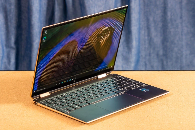 6. HP Spectre x360 14 (giá khởi điểm: 839 USD).