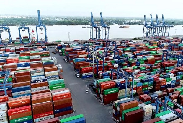 Giải quyết ùn ứ hàng hóa cảng biển: Hỗ trợ doanh nghiệp giao nhận nhanh chóng, đẩy mạnh tiêm vaccine cho công nhân