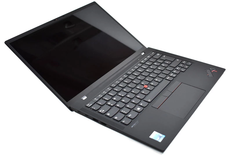 8. Lenovo ThinkPad X1 Carbon Gen 9 (giá khởi điểm: 1.429 USD).