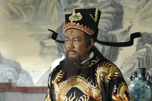 Người lạ giả mạo chú rể "động phòng" rồi biến mất lúc gần sáng, tân nương xấu hổ tự tử, Bao Công dùng 1 câu đối, bắt được thủ phạm