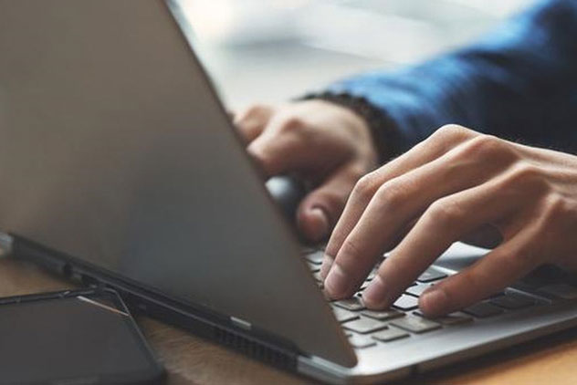 Nghi ngờ mẹ vợ lấy tiền, lén lắp công cụ theo dõi, con rể choáng váng khi nhìn vào hình ảnh camera ghi lại