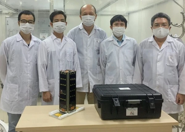 Vệ tinh NanoDragon chuẩn bị được chuyển đi Nhật Bản để bàn giao