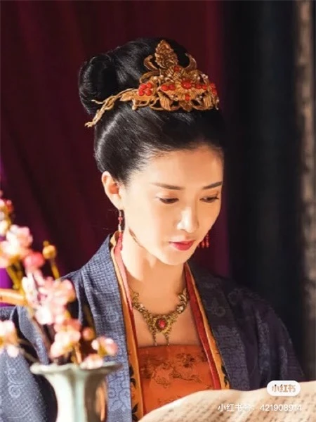 Chiếc mũ đội đầu hoành tráng của Trương Quý phi trong "Thanh Bình Nhạc" liệu có thật sự tồn tại, câu trả lời sẽ - Ảnh 10. Chiếc mũ đội đầu hoành tráng của Trương Quý phi trong "Thanh Bình Nhạc" liệu có thật sự tồn tại, câu trả lời sẽ - Ảnh 10.
