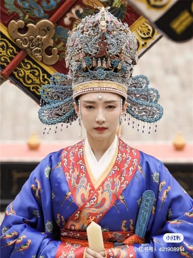 Chiếc mũ đội đầu hoành tráng của Trương Quý phi trong "Thanh Bình Nhạc" liệu có thật sự tồn tại, câu trả lời sẽ  - Ảnh 3.