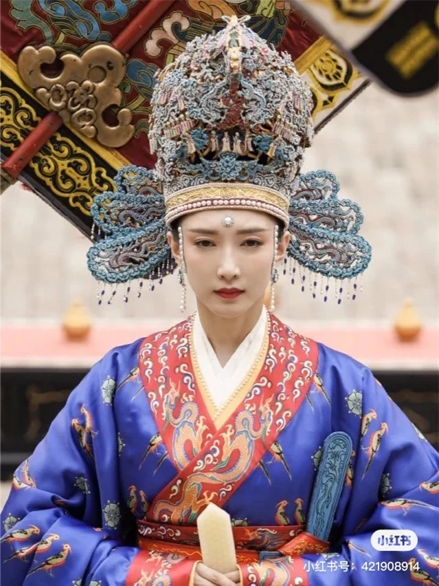 Chiếc mũ đội đầu hoành tráng của Trương Quý phi trong "Thanh Bình Nhạc" liệu có thật sự tồn tại, câu trả lời sẽ - Ảnh 3. Chiếc mũ đội đầu hoành tráng của Trương Quý phi trong "Thanh Bình Nhạc" liệu có thật sự tồn tại, câu trả lời sẽ - Ảnh 3.