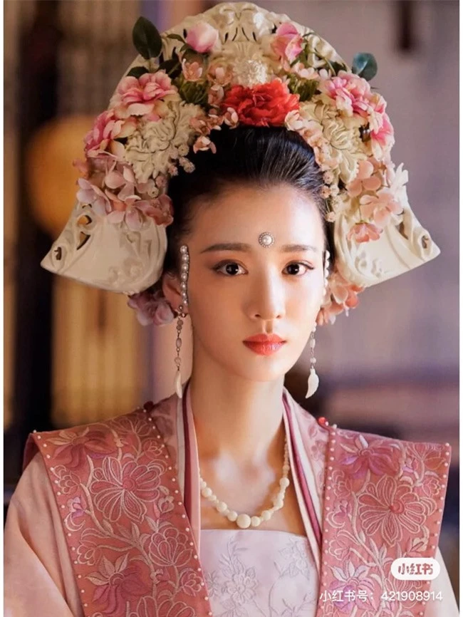 Chiếc mũ đội đầu hoành tráng của Trương Quý phi trong "Thanh Bình Nhạc" liệu có thật sự tồn tại, câu trả lời sẽ - Ảnh 7. Chiếc mũ đội đầu hoành tráng của Trương Quý phi trong "Thanh Bình Nhạc" liệu có thật sự tồn tại, câu trả lời sẽ - Ảnh 7.
