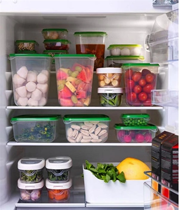 Cho quá nhiều thức ăn vào tủ lạnh làm cho không khí không được lưu thông khiến thức ăn nhanh hỏng.