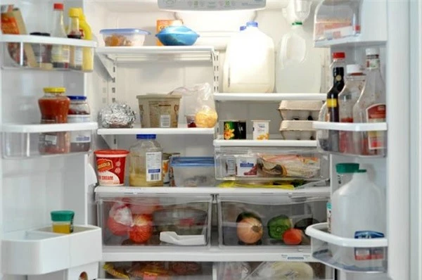 Không nên cho các loại thức ăn đã để ở ngoài 2 tiếng vào tủ lạnh.