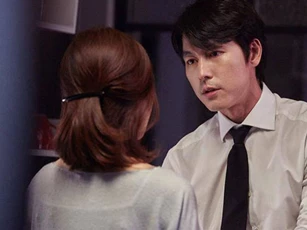 Vì quá cần tiền nên tôi bất đắc dĩ nhờ tình cũ, nào ngờ anh ấy đưa ra điều kiện choáng váng