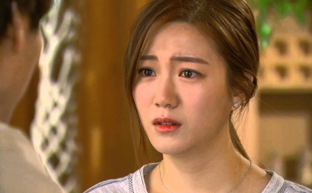 Nói chuyện xong không tắt điện thoại ngay, nghe thấy tiếng vợ vọng lại, chồng lập tức muốn ly hôn