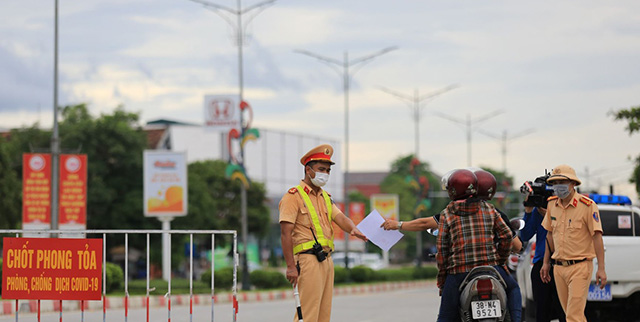 Người thập phương vào tỉnh Hà Tĩnh phải tiêm đủ 2 mũi vaccine và PCR âm tính