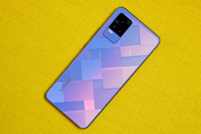 Smartphone chip S720G, RAM 8 GB, sạc 33W, camera selfie 44 MP, giá gần 7 triệu