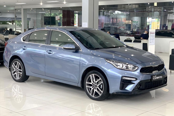 Kia Cerato giảm giá lên tới 65 triệu đồng trong tháng 8