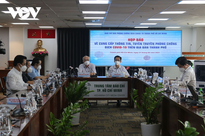 TP Hồ Chí Minh họp báo, khẳng định không phong toả, không thực hiện tình trạng khẩn cấp