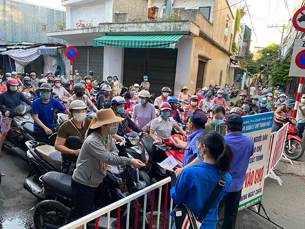 Đà Nẵng: Rất nhiều F0 đi mua sắm tại các chợ, siêu thị lớn ngay trước khi “ở yên một chỗ”