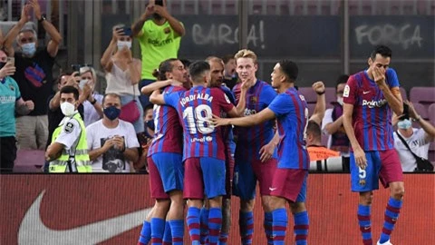 Barca ăn mừng chiến thắng trước Sociedad ở vòng mở màn