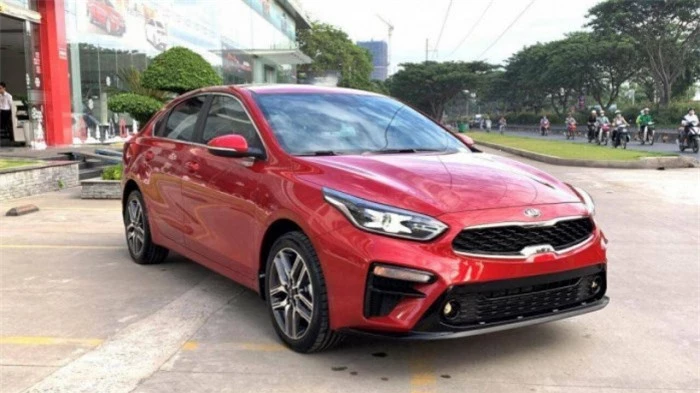 Kia Cerato liên tiếp giữ ngôi vương doanh số phân khúc, bỏ xa các đối thủ 1