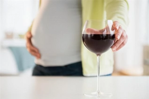  Phụ nữ uống rượu trong thời kỳ thai sản gây ảnh hưởng đến hình dáng khuôn mặt thai nhi. 