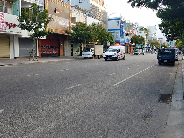 Mặc dù người dân Đà Nẵng chấp hành nghiêm việc không ra khỏi nhà, trên đường phố chỉ có các xe công vụ hoạt động, nhưng qua 6 ngày số ca mắc mới không những không giảm mà còn tăng cao!