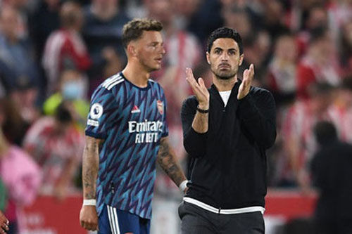 Arteta dần mất kiểm soát phòng thay đồ Arsenal