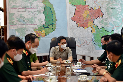 Chùm ảnh: Phó Thủ tướng Vũ Đức Đam kiểm tra trước thời điểm TP Hồ Chí Minh siết chặt Chỉ thị 16