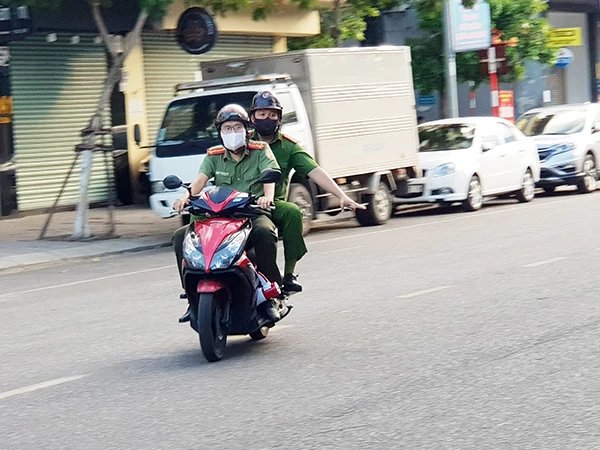 Lực lượng chức năng Đà Nẵng tăng cường tuần tra địa bàn trong những ngày toàn TP thực hiện "ở yên một chỗ"