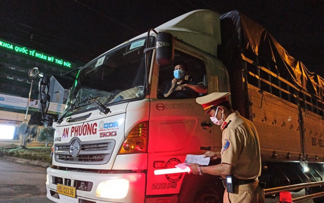 Sẽ xử nghiêm phương tiện cố tình đi sai luồng xanh