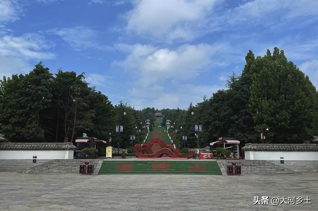 Ngôi mộ cổ 2.000 năm có cả “bồn cầu xả nước và tủ lạnh” khiến ai cũng choáng