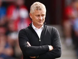 Solskjaer bị chỉ trích vì tuyến giữa kém sáng tạo và không để Sancho đá chính