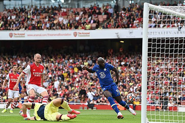 Lukaku ghi bàn ra mắt, Chelsea xử đẹp Arsenal 