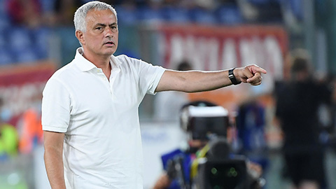 Mourinho l&#x1EAD;p k&#x1EF7; l&#x1EE5;c kh&#xF3; ph&#xE1; trong ng&#xE0;y tr&#x1EDF; l&#x1EA1;i Serie A