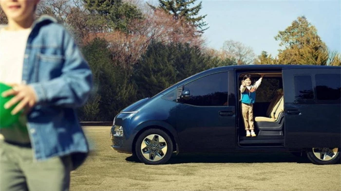Hyundai Staria phiên bản 8 chỗ ra mắt, cạnh tranh Kia Sedona 2