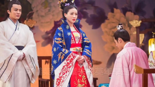 Vị Hoàng hậu ngang ngược, cả gan mắng cả bố chồng, tặng quà "độc" để dằn mặt Hoàng đế